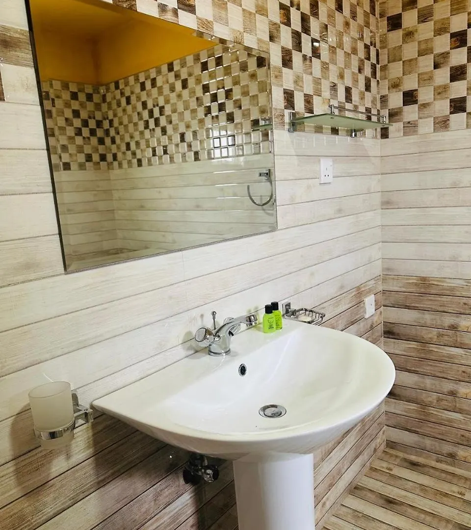 Funwhales Rest House Negombo Guest house